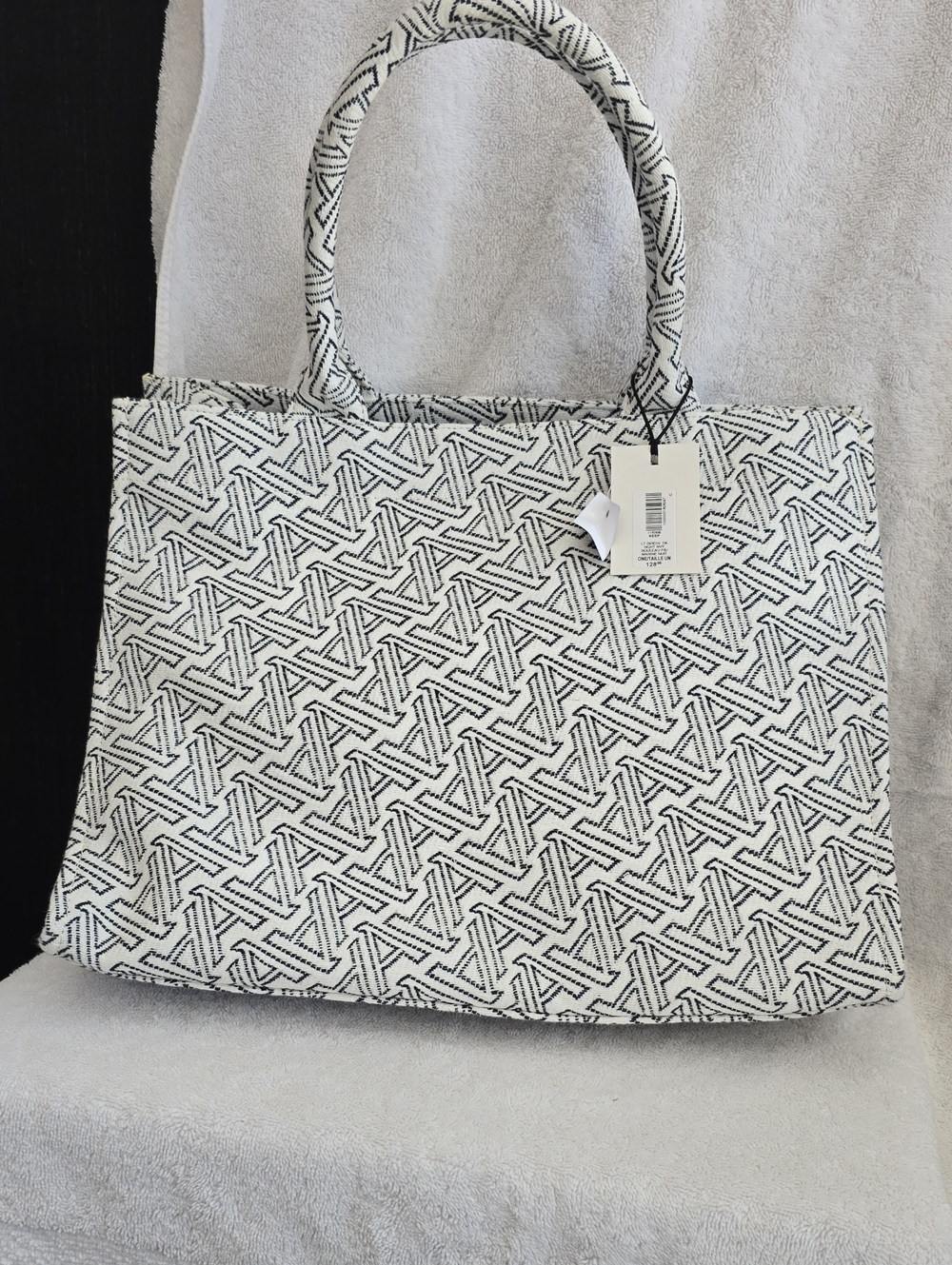 Aritzia Stylish Black & White Patterned Tote Bag And Dust Bag